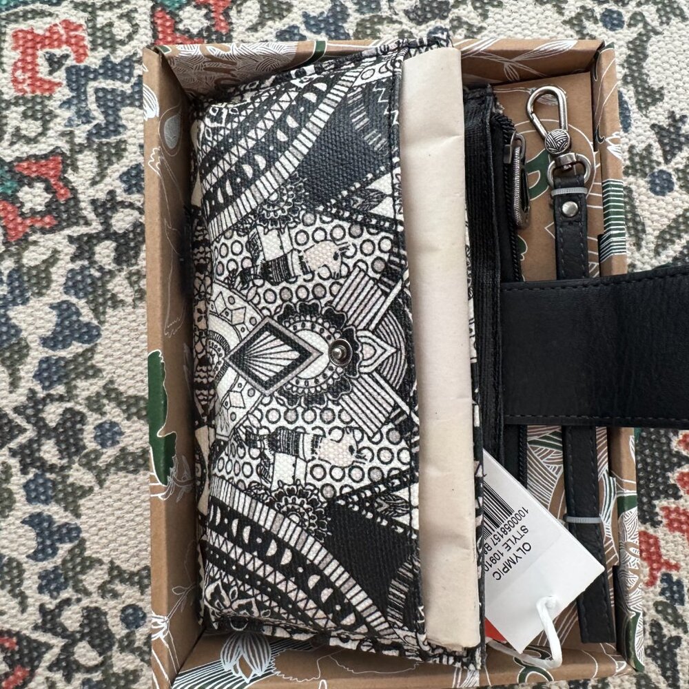 Brand New Black & White Patterned Wallet – Stylish & Functional